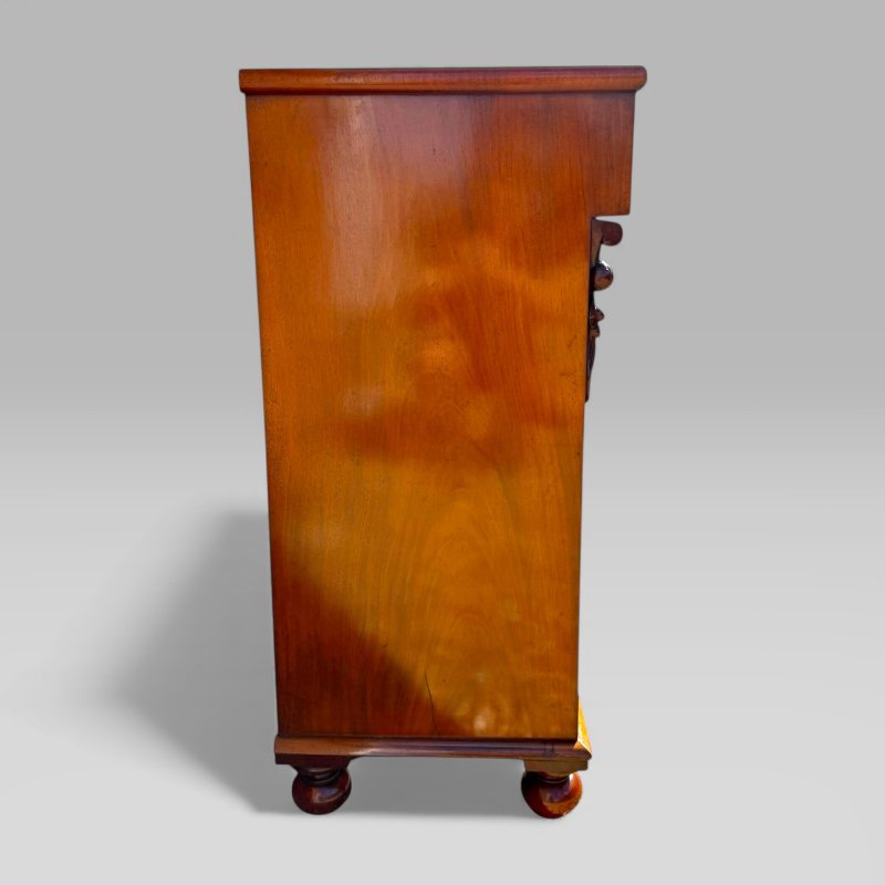 Antique Scottish Victorian Flame Mahogany Chest of Drawers with Wooden Handles - Image 6